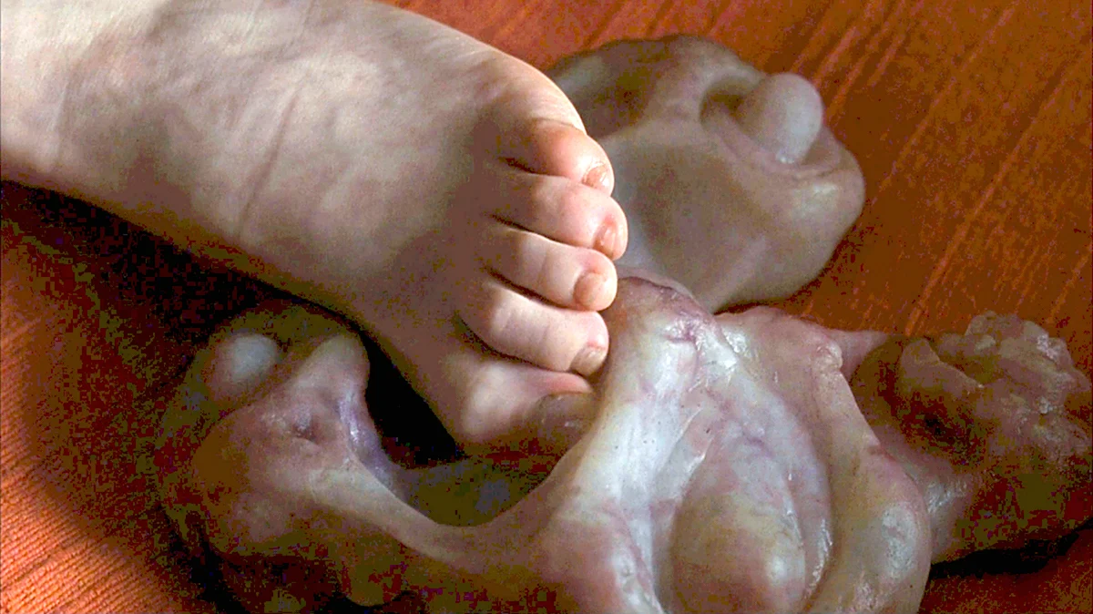 Jennifer Jason Leigh feet