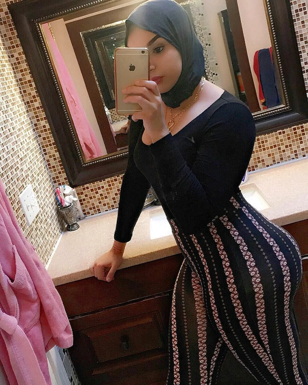 Сандра Арабиан в хиджабе