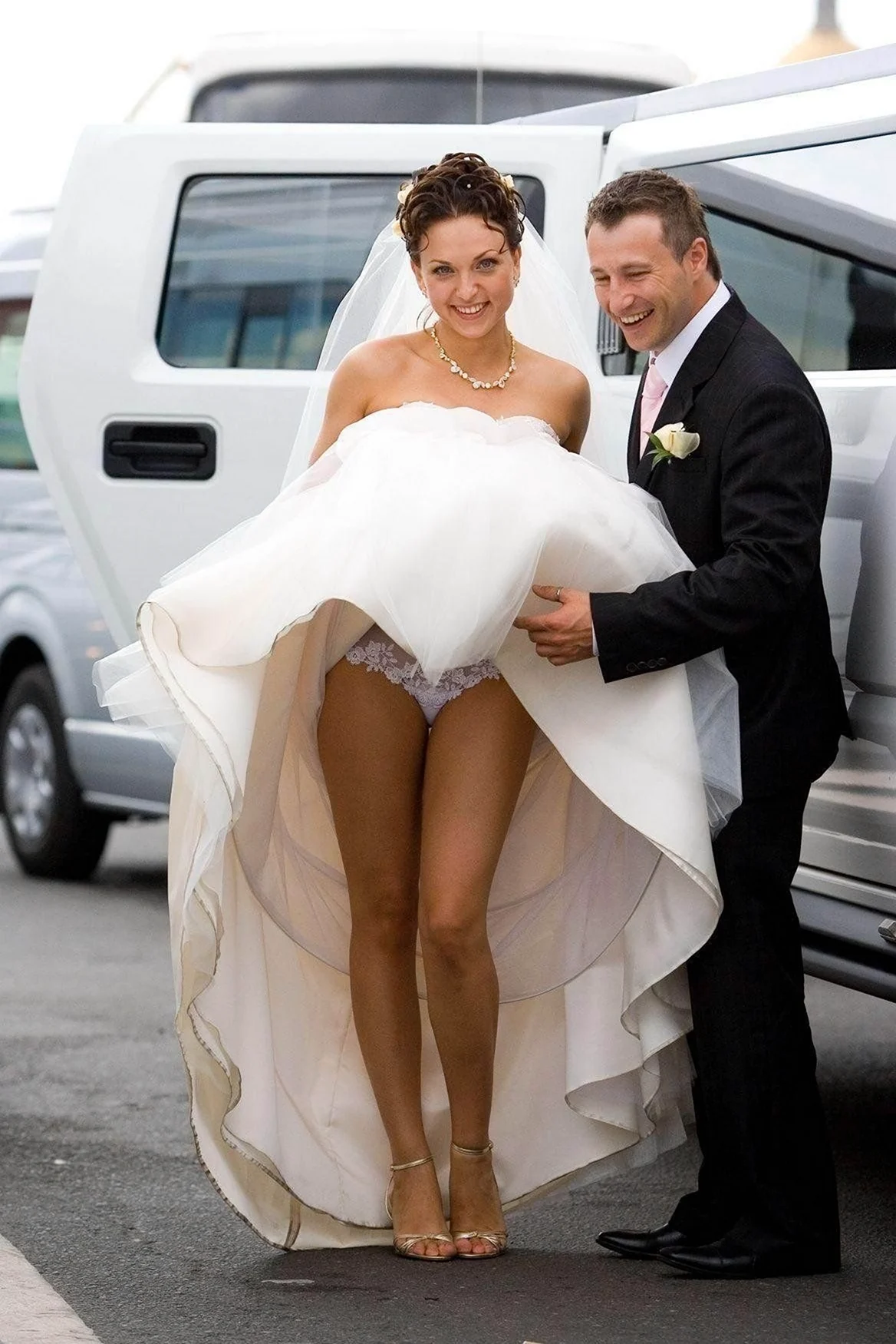 У невесты под платьем