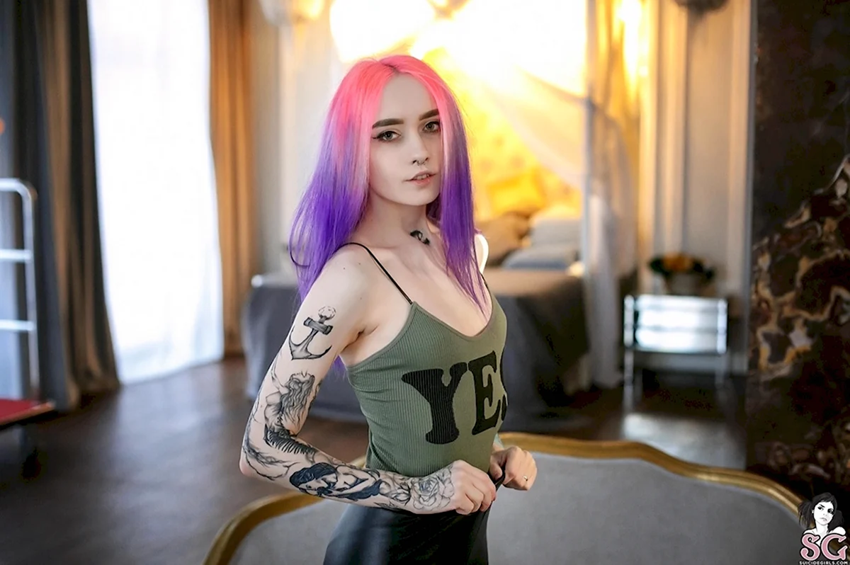 Zirael Rem. Онлифанс Zirael Rem. Purple bitch без макияжа.