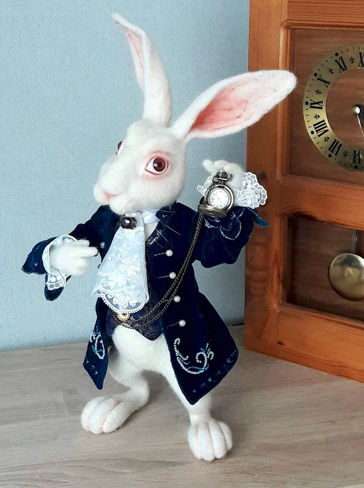 Белый кролик Алиса