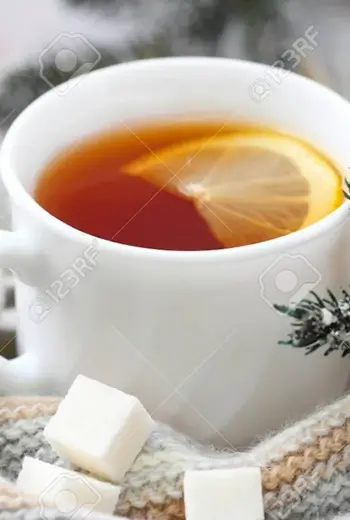 Чашка горячего чая в холодный день