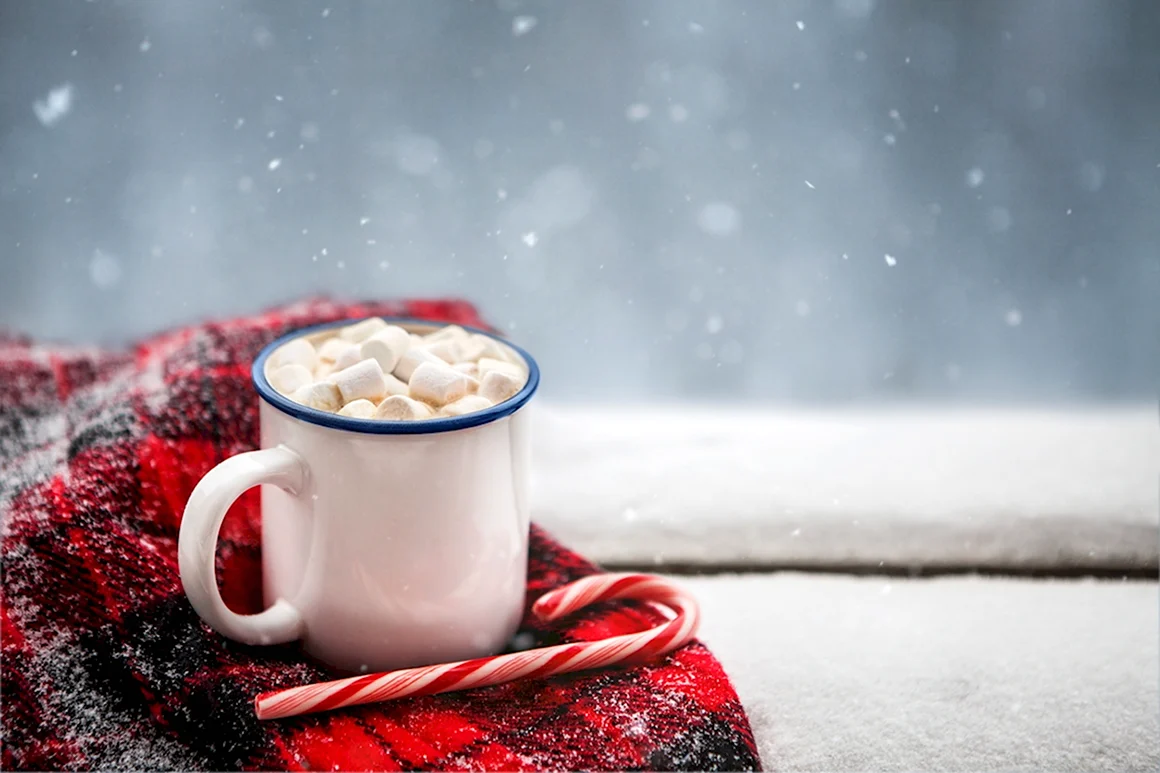 Чашка кофе на зимнем фоне