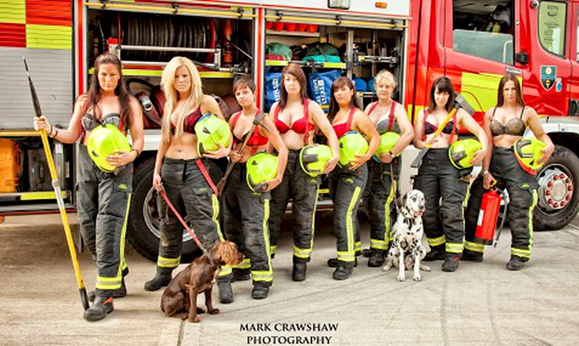 Девушки пожарные