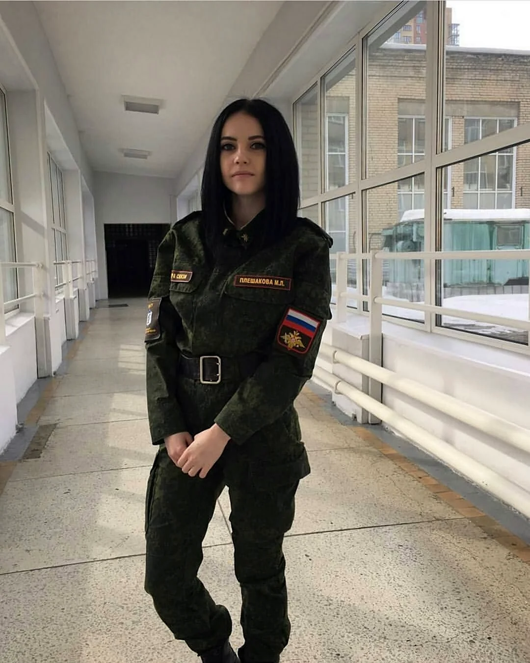 Девушки в военной форме России