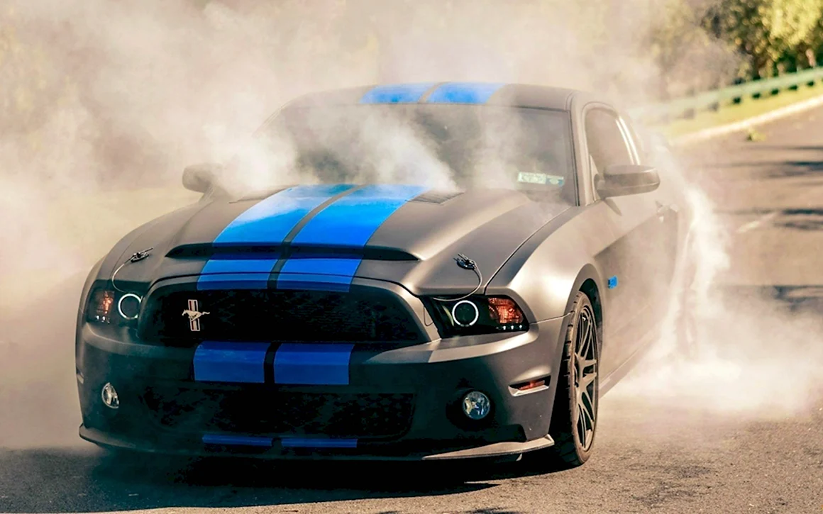 Ford Mustang Shelby gt500 в дыму