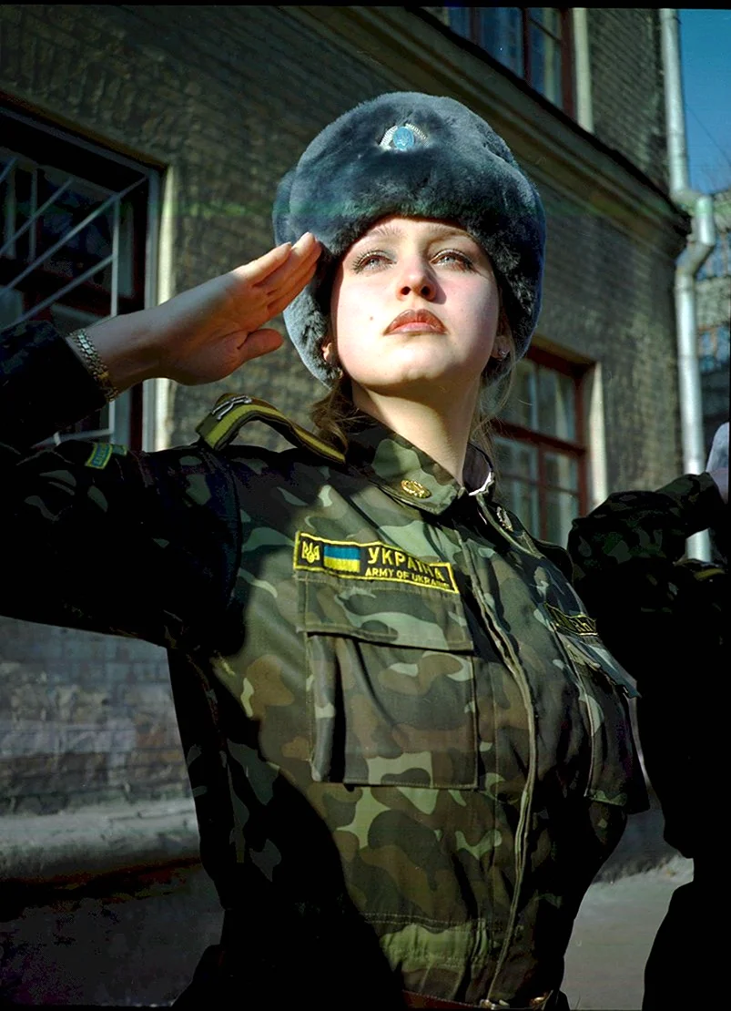 Форма девушек в армии