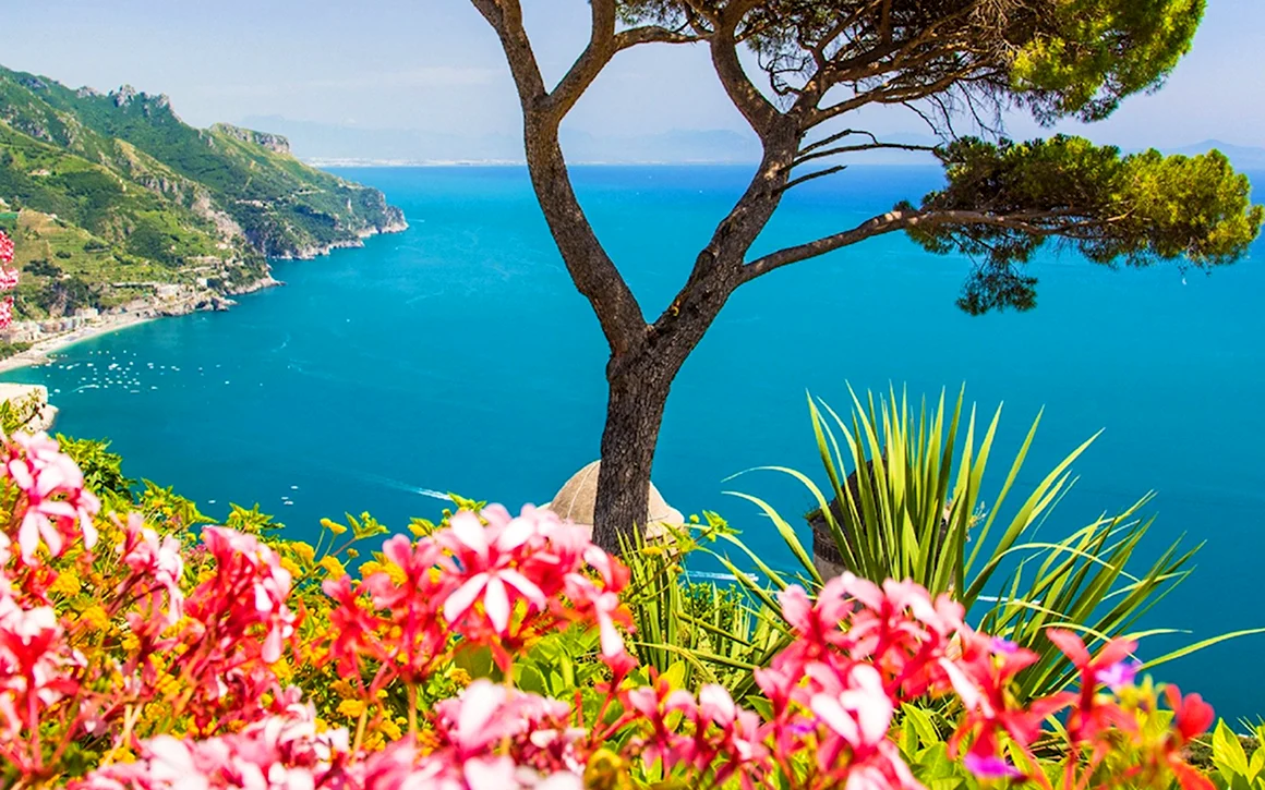 Италия горы и море цветы