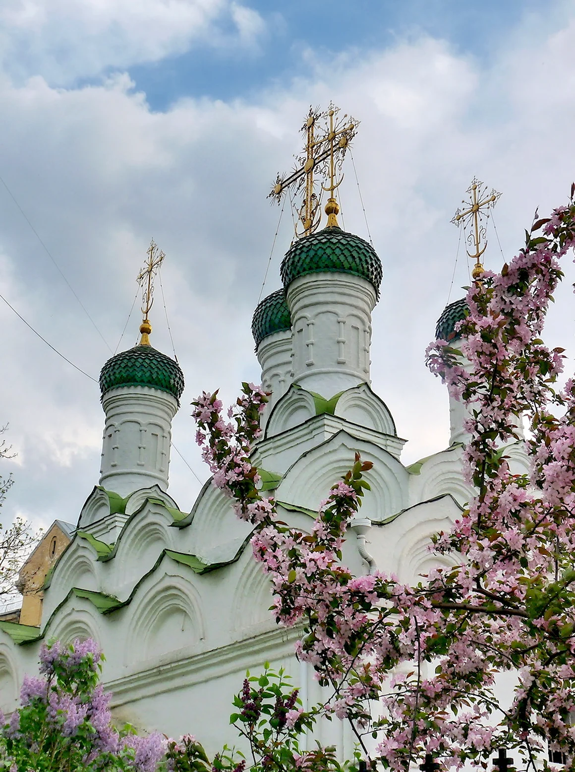 Храм в весеннем Оренбург