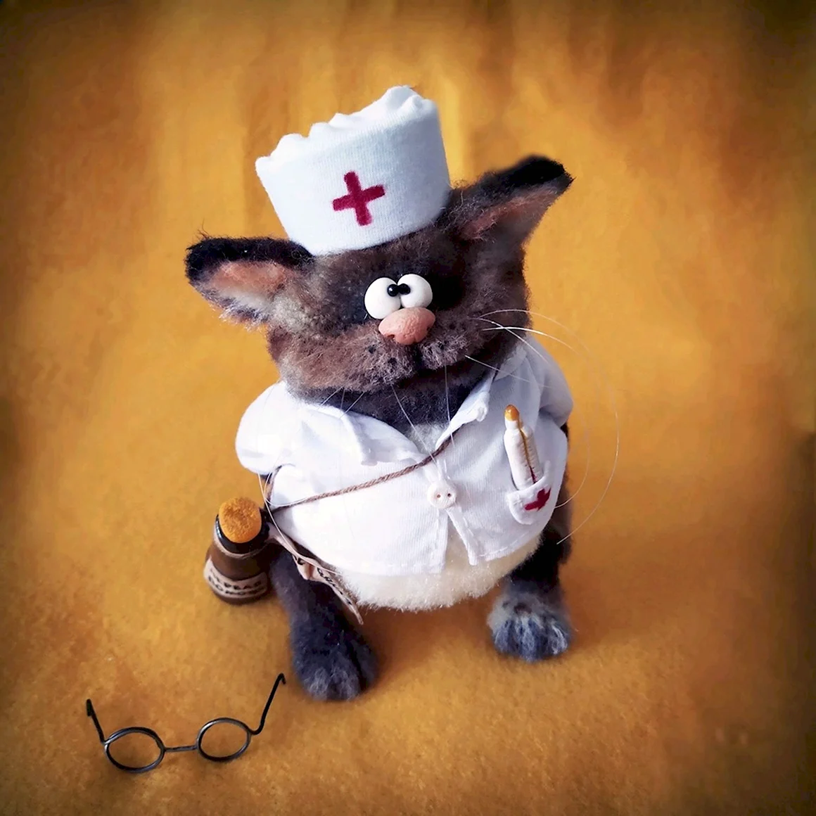 Кот доктор игрушка