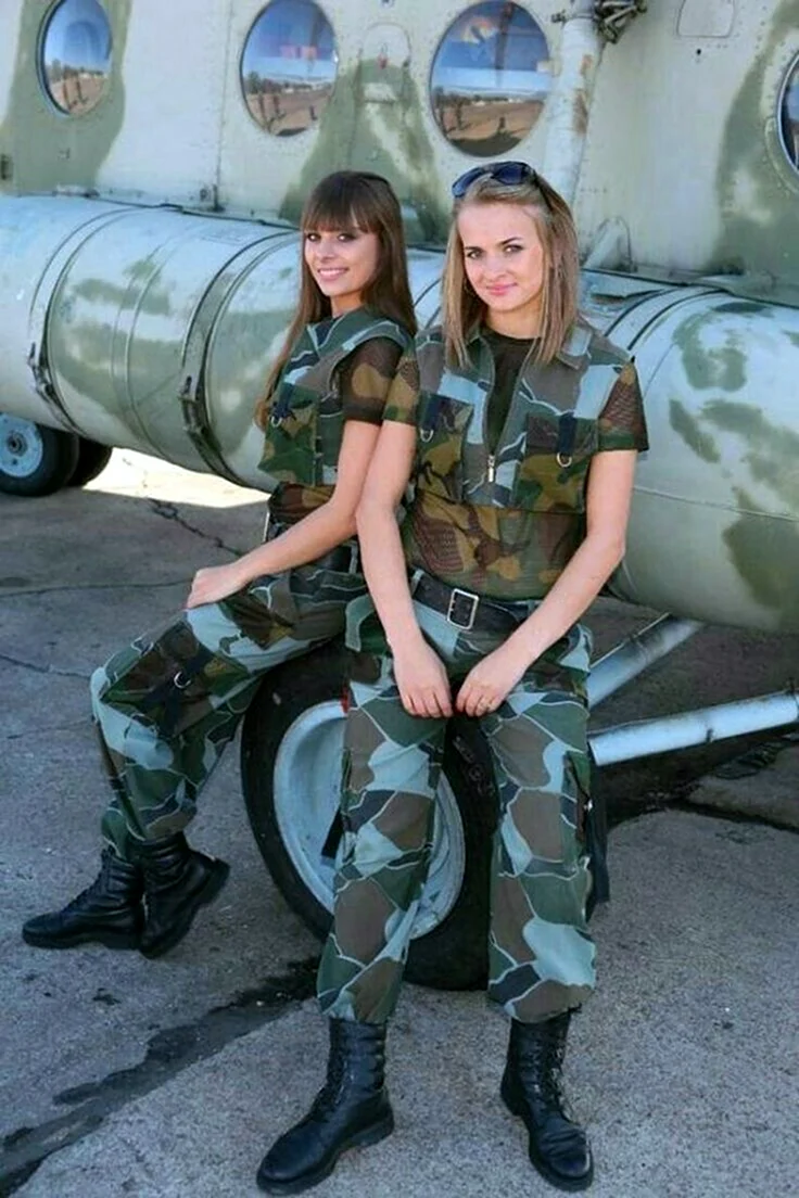 Красавицы в военной форме