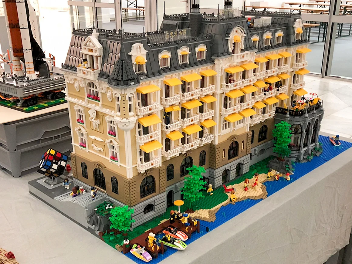 Лего дом отель