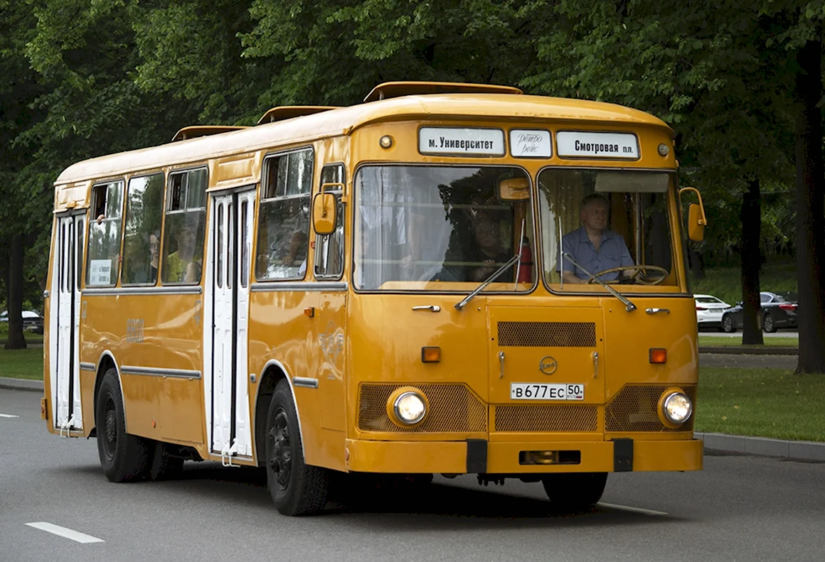 ЛИАЗ 677 турист