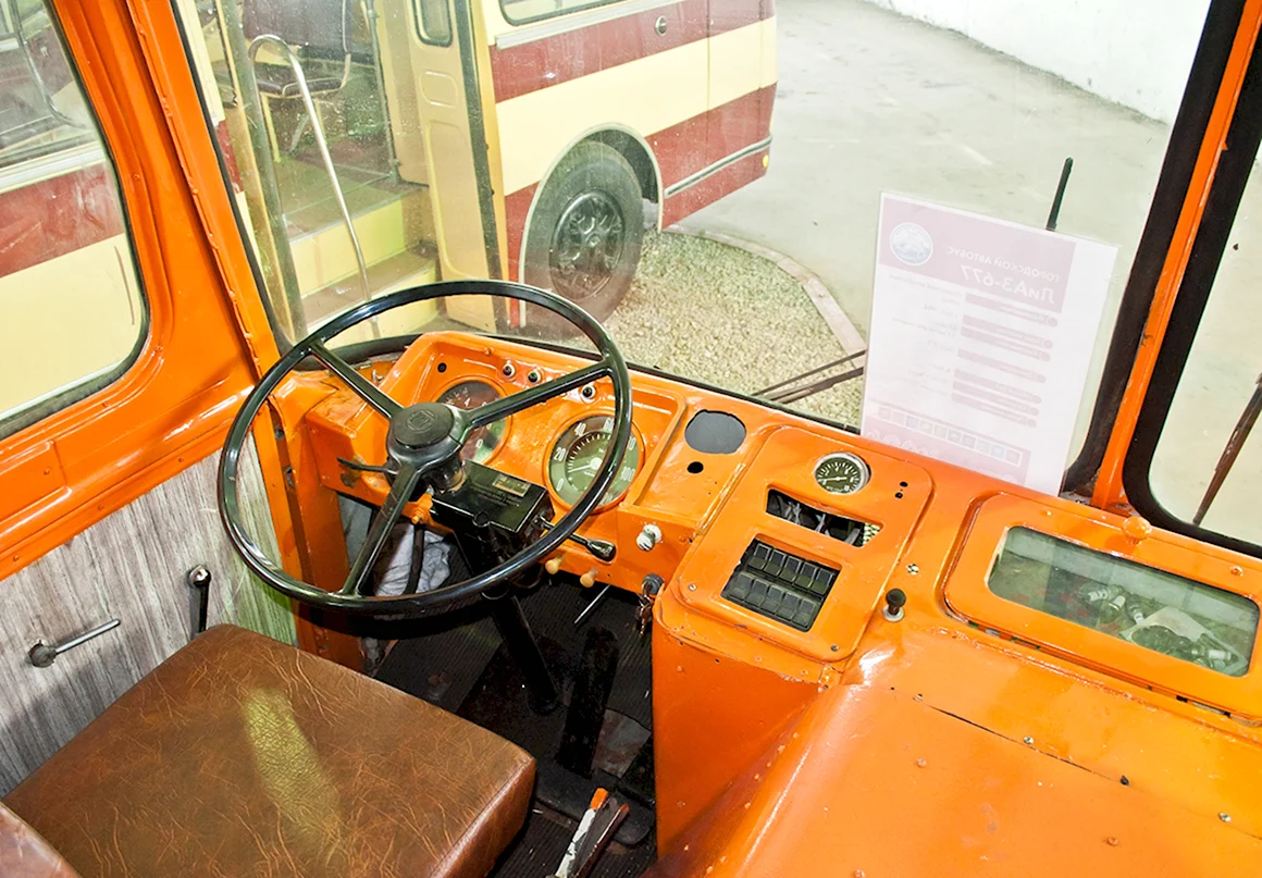 ЛИАЗ-677 кабина
