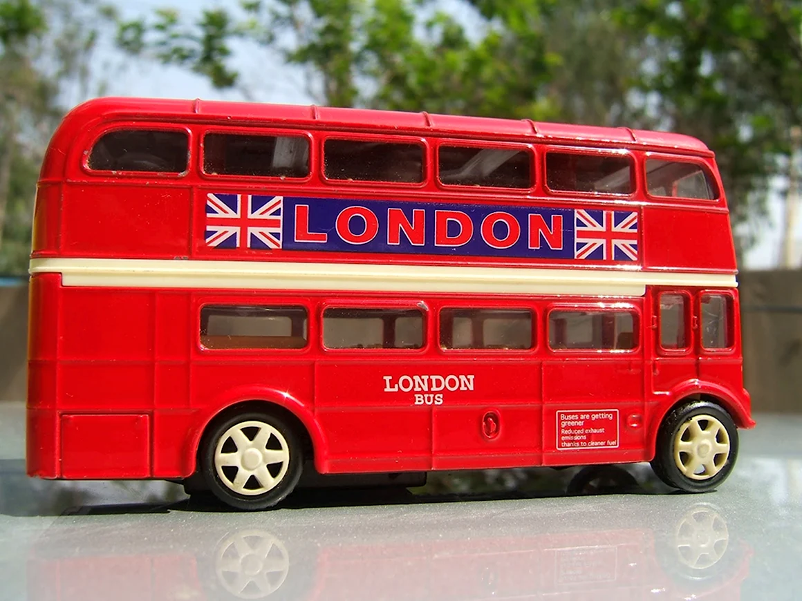 Лондонский автобус сбоку