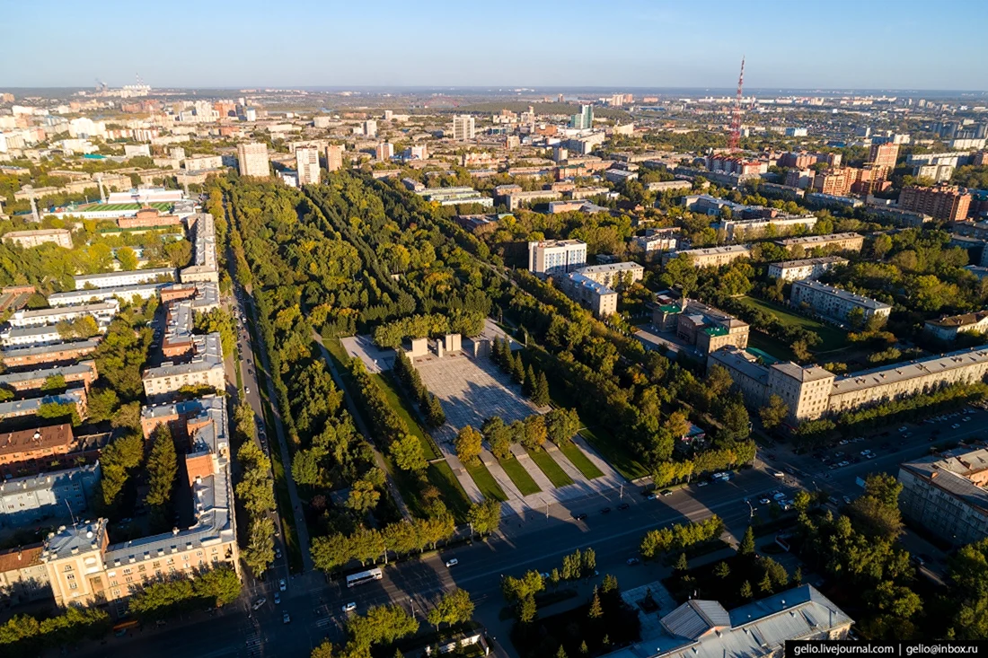 Монумент славы Новосибирск с высоты