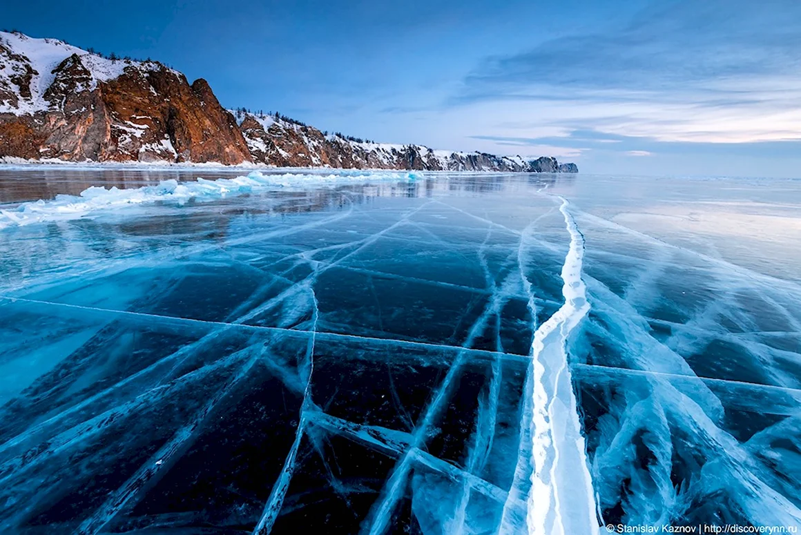 Озеро Байкал лед