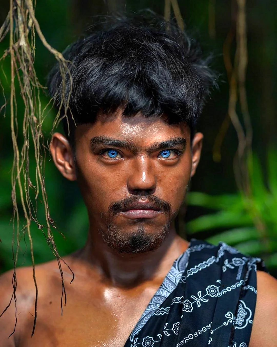 Племя бутон на острове бутунг Индонезии