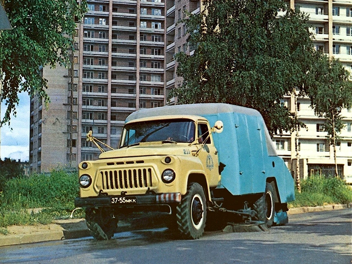Подметально-уборочная машина ПУ-53 на шасси ГАЗ-53а
