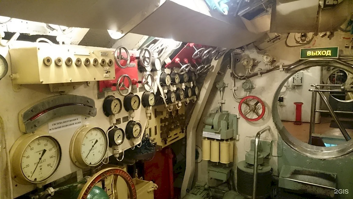 Подводная лодка-музей в Санкт-Петербурге д-2