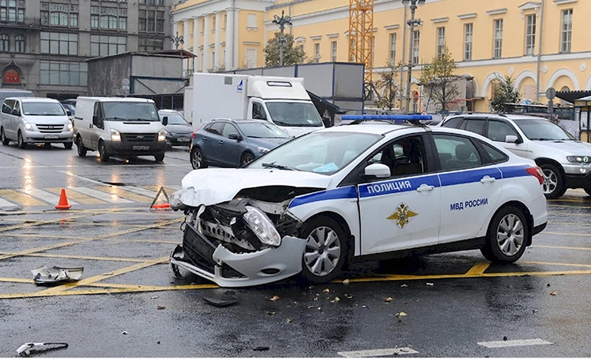 Разбитые машины полицейских - 43 фото