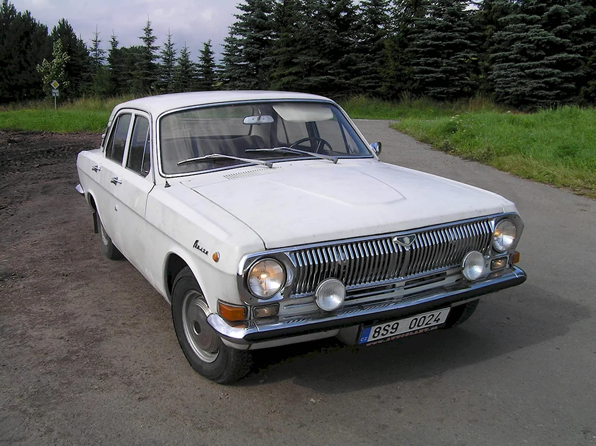 Старая Волга машина ГАЗ 24