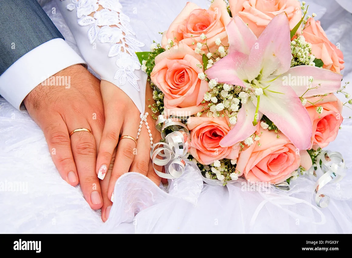 Свадебные кольца молодоженам