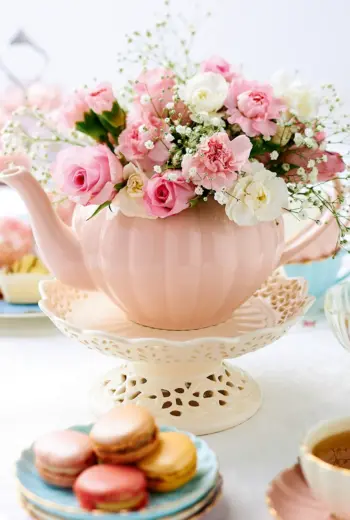 Цветы в чашке