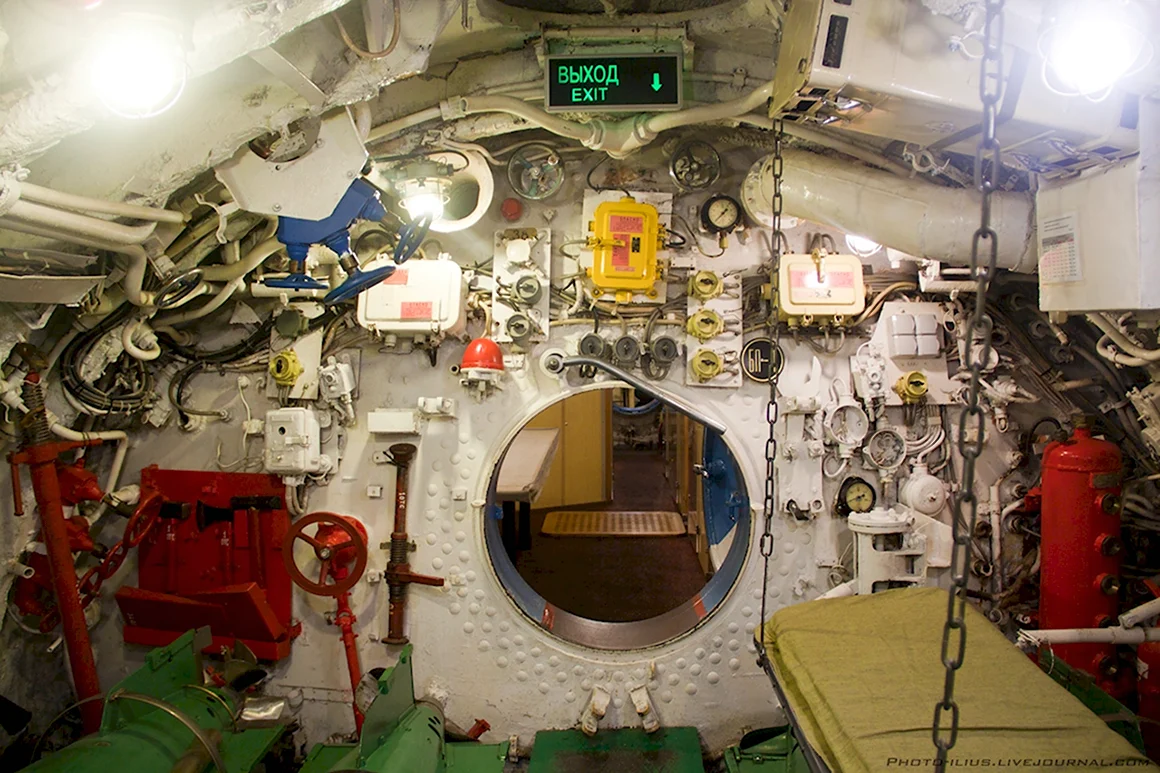 Внутри подводной лодки пр. 877